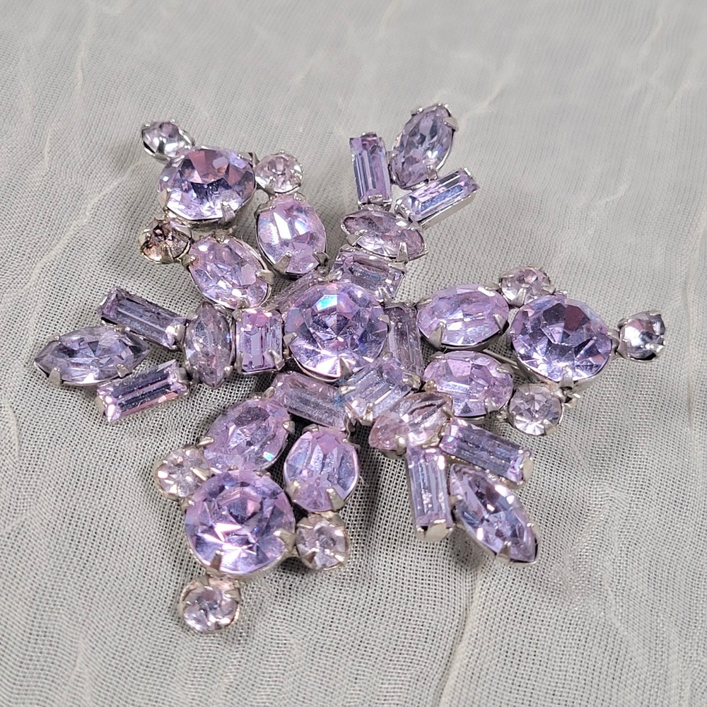 Weiss Purple Rhinestone Snowflake Brooch Silver Tone Vintage Winter Style